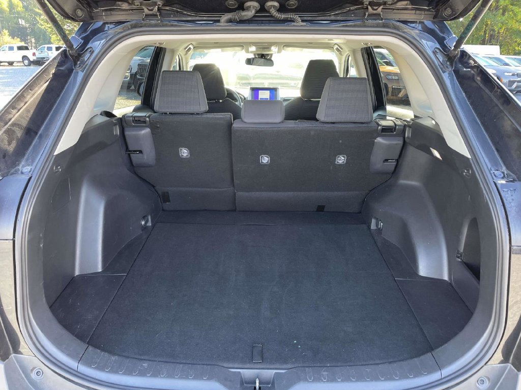 Used 2025 Toyota RAV4 LE FWD image 40