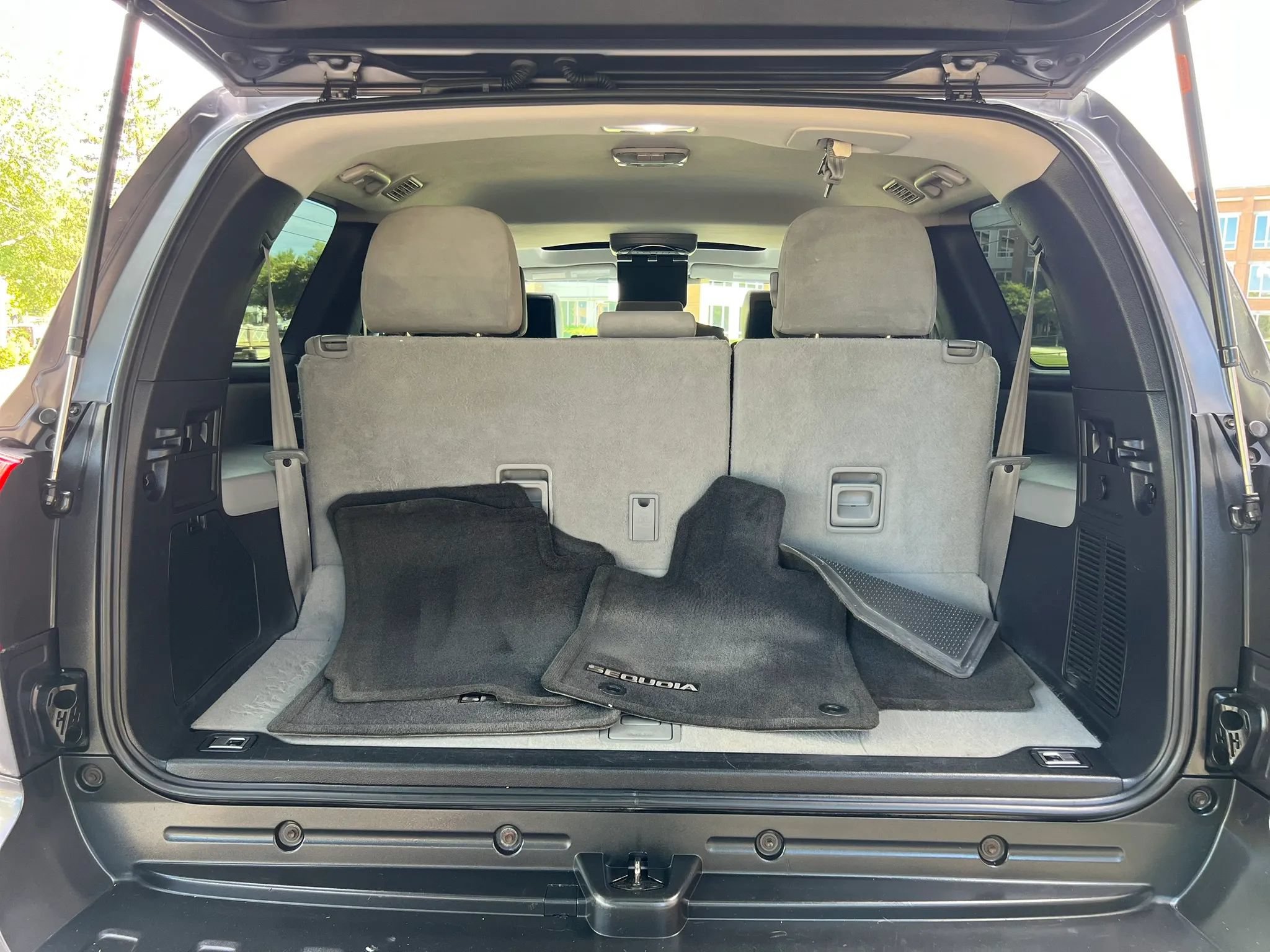 Used 2014 Toyota Sequoia SR5 RWD image 39