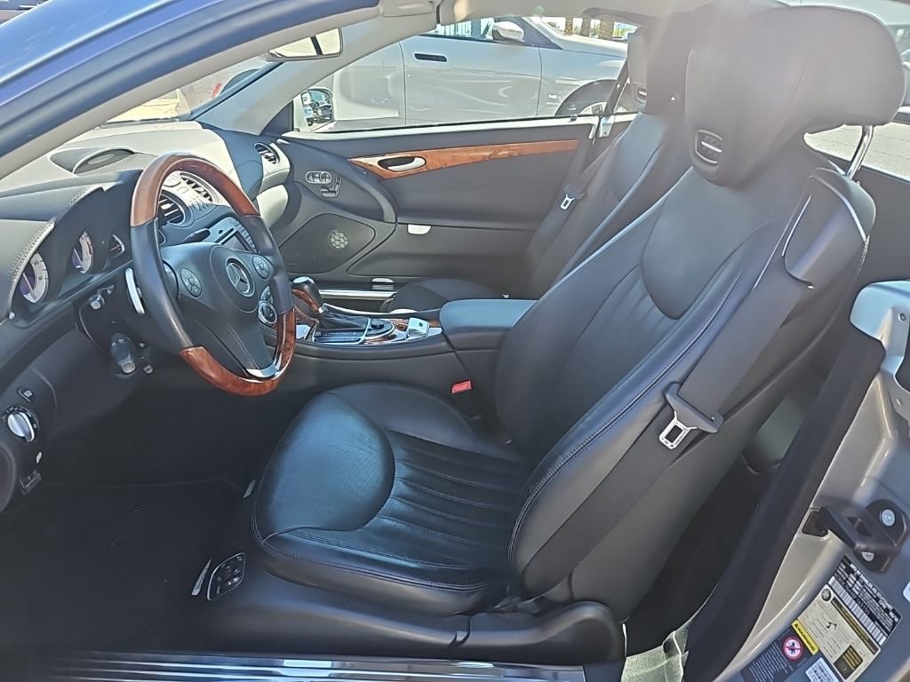Used 2011 Mercedes-Benz SL 550 image 4