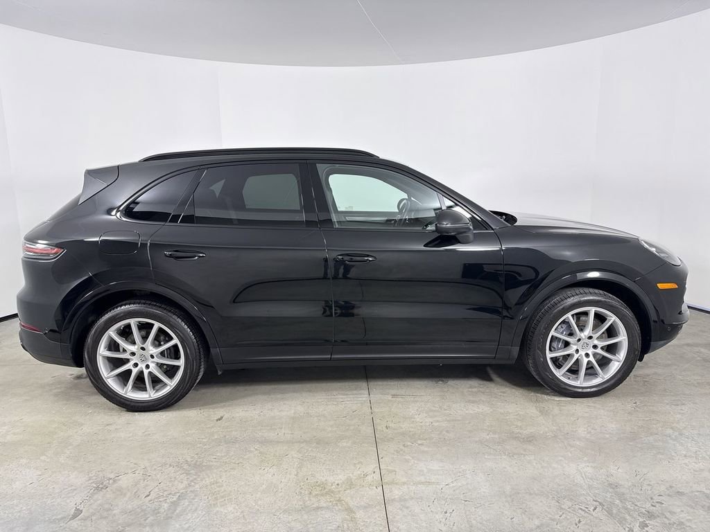 Certified 2023 Porsche Cayenne Platinum Edition image 8