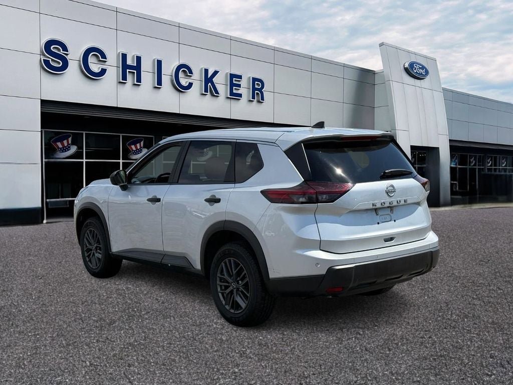 Used 2024 Nissan Rogue S FWD image 3