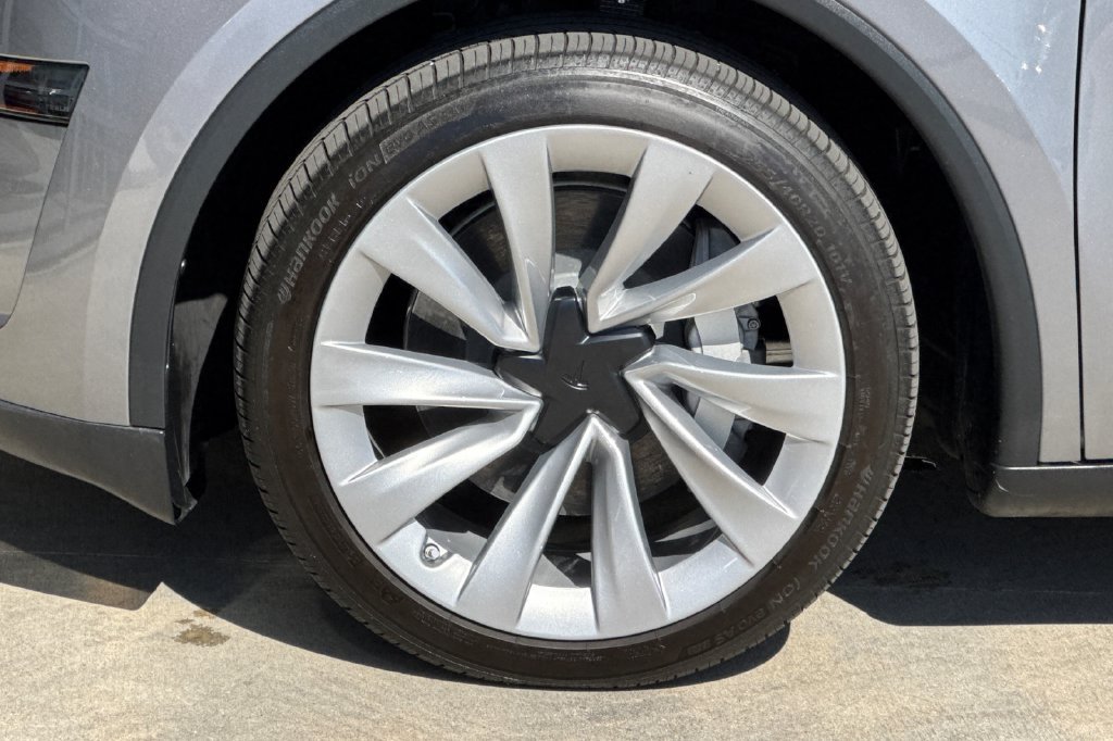 Used 2026 Tesla Model Y Long Range AWD/4WD image 32