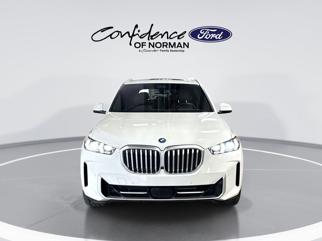 Used 2025 BMW X5 xDrive50e image 2