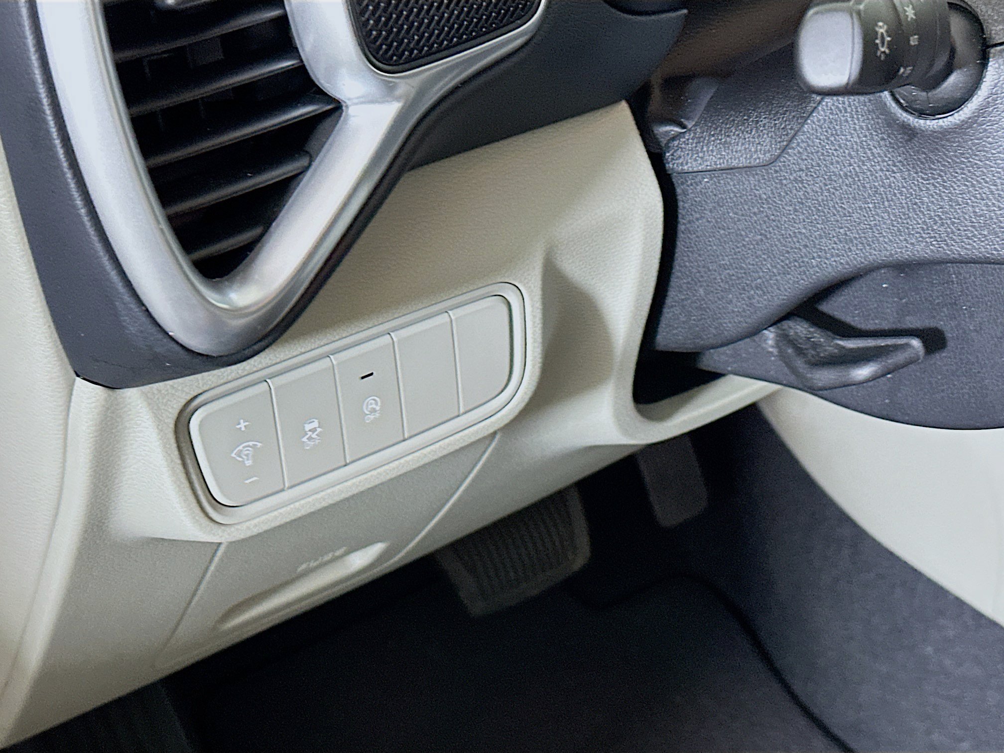 Used 2025 Kia Soul LX w/ LX Technology Package FWD image 17