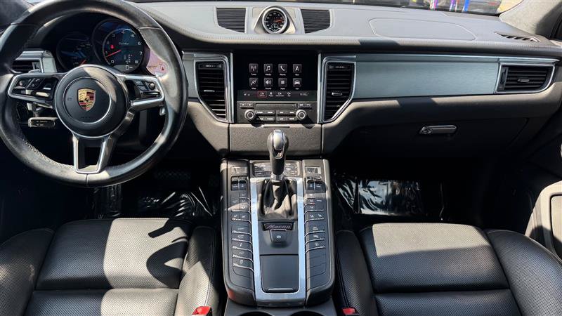 Used 2018 Porsche Macan Turbo AWD/4WD image 29