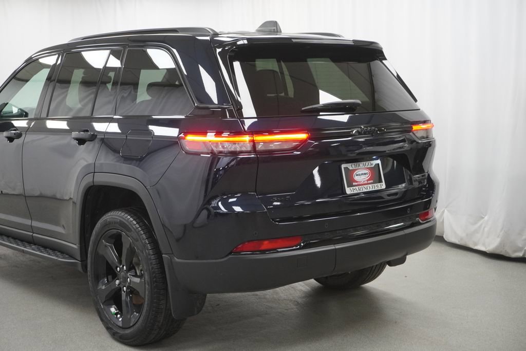 Certified 2024 Jeep Grand Cherokee Limited w/ Black Appearance Package image 13