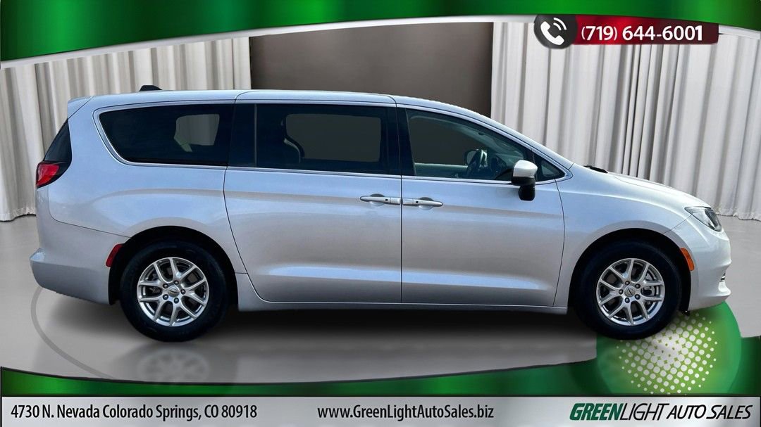 Used 2023 Chrysler Voyager LX image 6