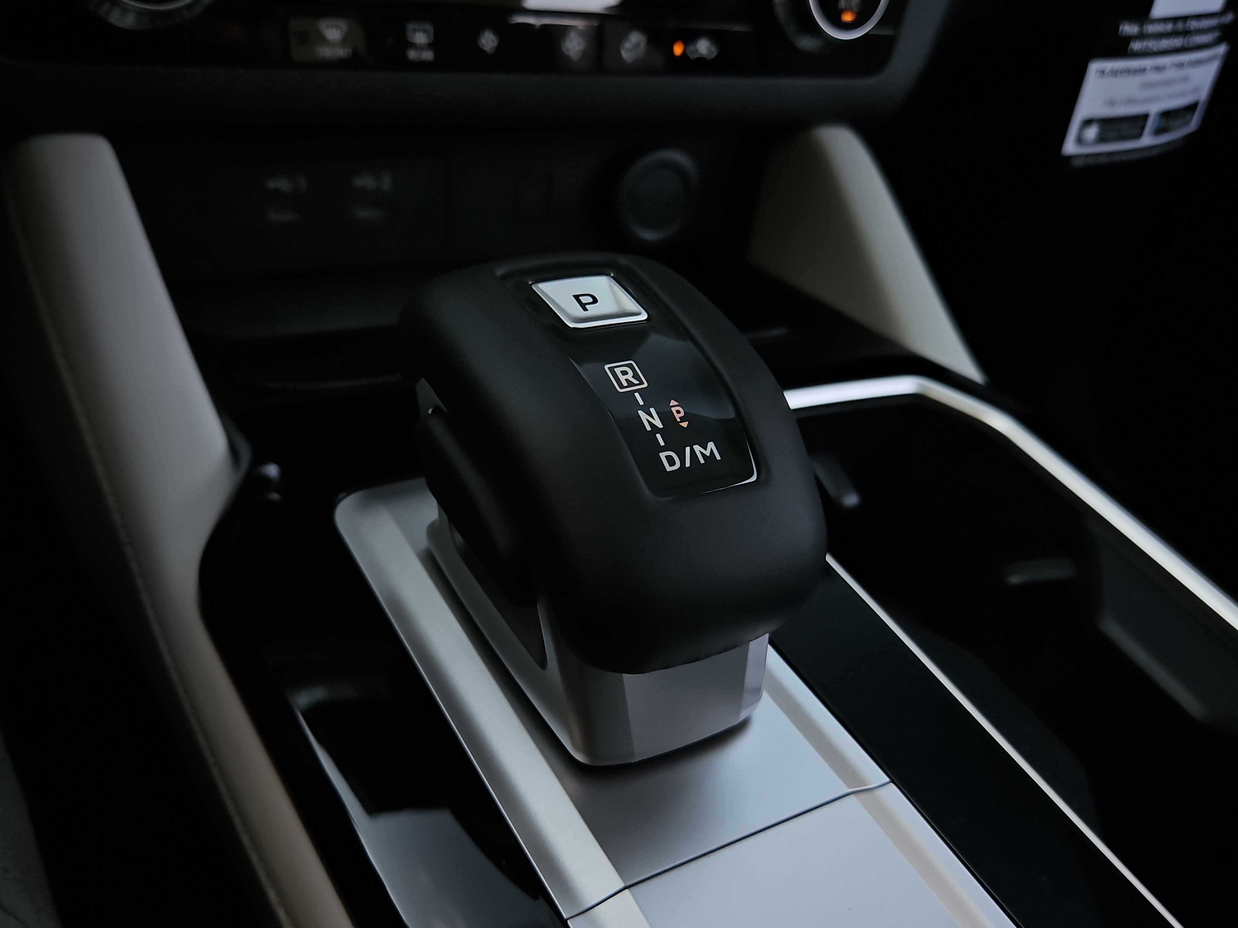 New 2025 Mitsubishi Outlander SE image 17