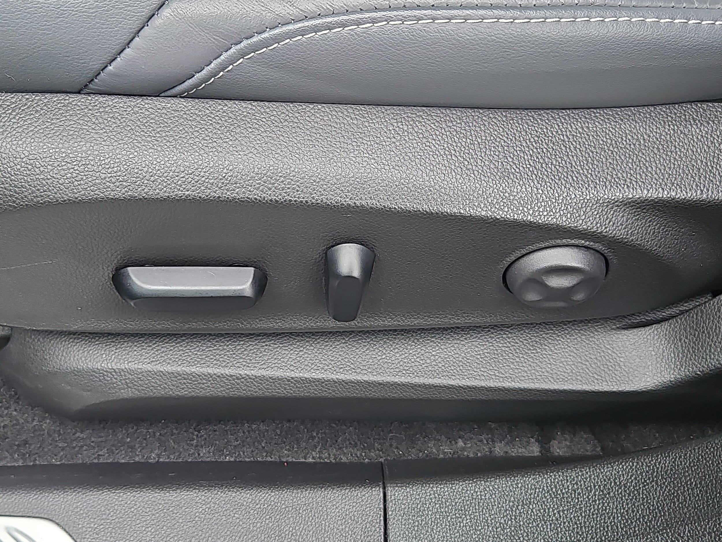 Used 2020 Buick Envision Essence FWD image 16