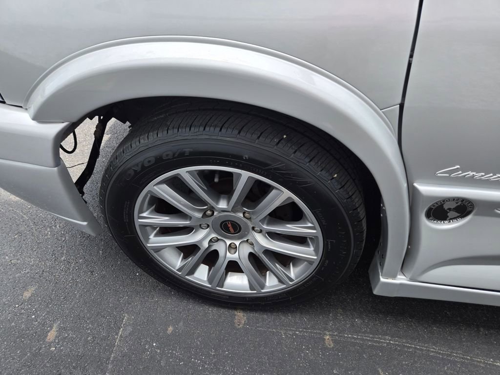 Used 2019 GMC Savana 2500 Extended w/ Enhanced Convenience Package image 10