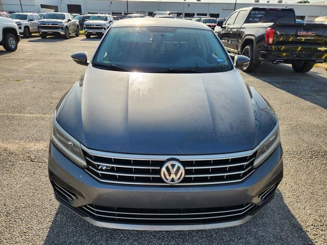 Used 2017 Volkswagen Passat 1.8T R-Line w/ R-Line Lighting Package FWD image 2