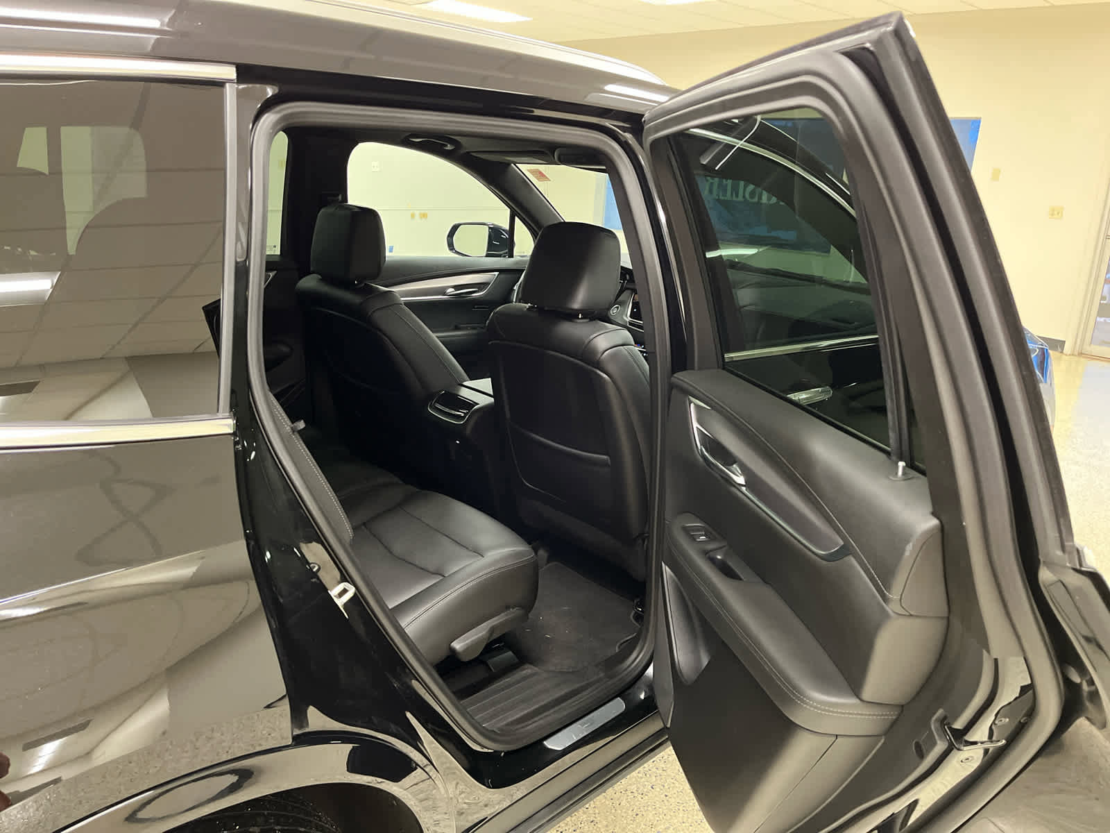 Used 2024 Cadillac XT6 Luxury w/ LPO, Floor Liner Package image 19