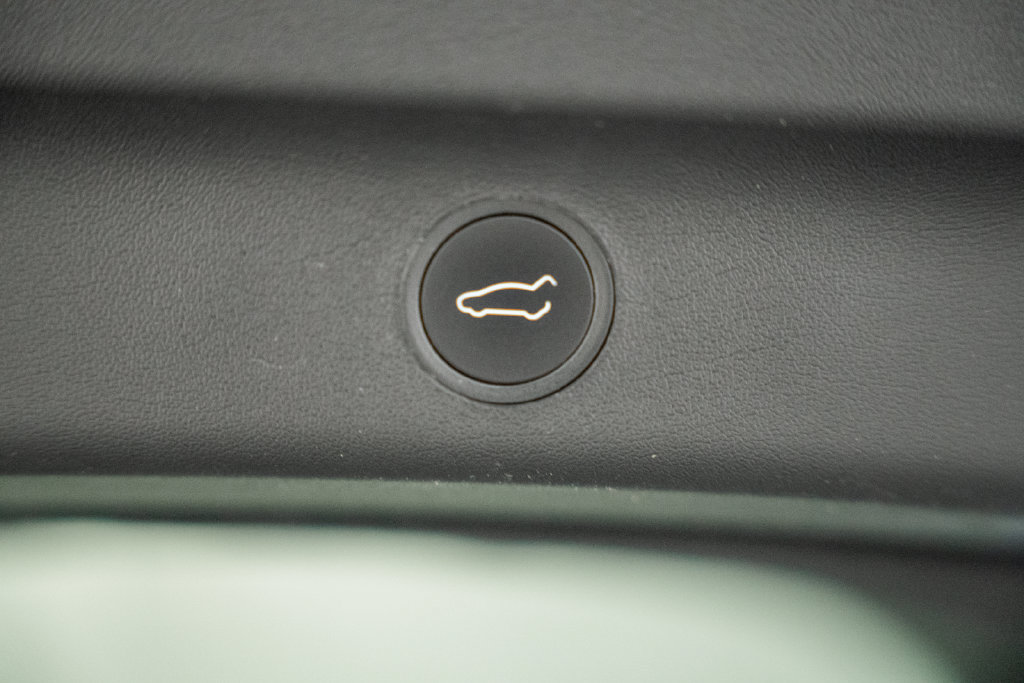 Used 2025 Tesla Model Y Long Range AWD/4WD image 10