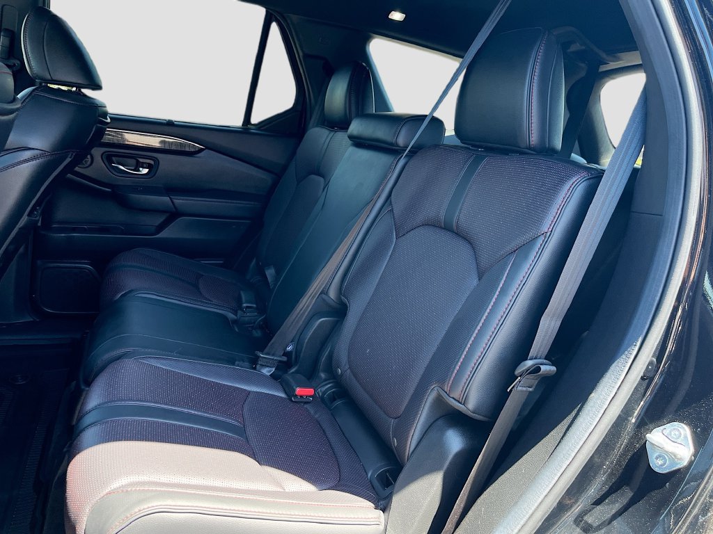 Used 2025 Honda Pilot Black Edition image 26