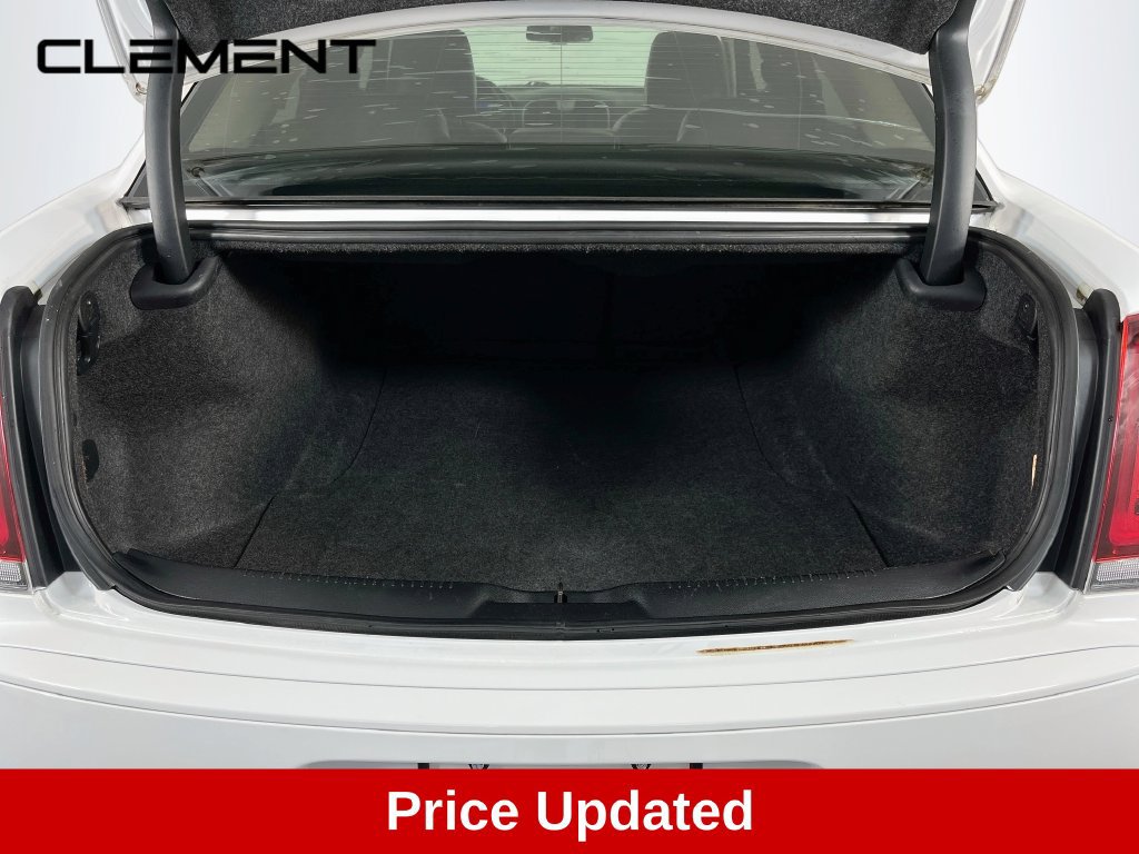 Used 2019 Chrysler 300 Touring w/ Sport Appearance Package RWD image 10