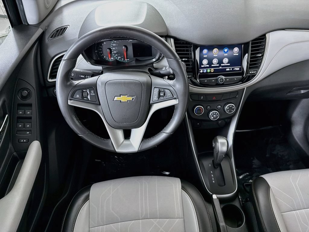 Used 2020 Chevrolet Trax LT w/ LT Convenience Package FWD image 3
