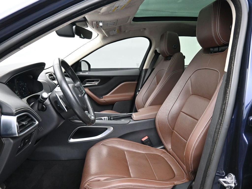 Used 2019 Jaguar F-PACE S image 10