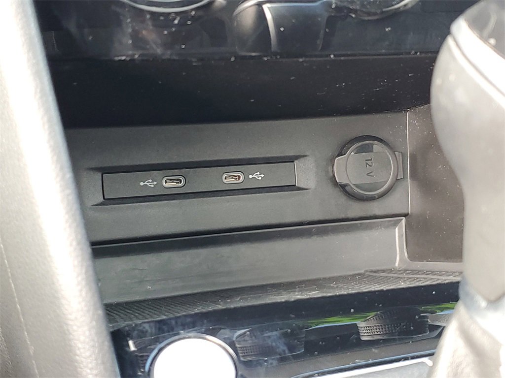 Used 2022 Volkswagen Taos SEL image 25