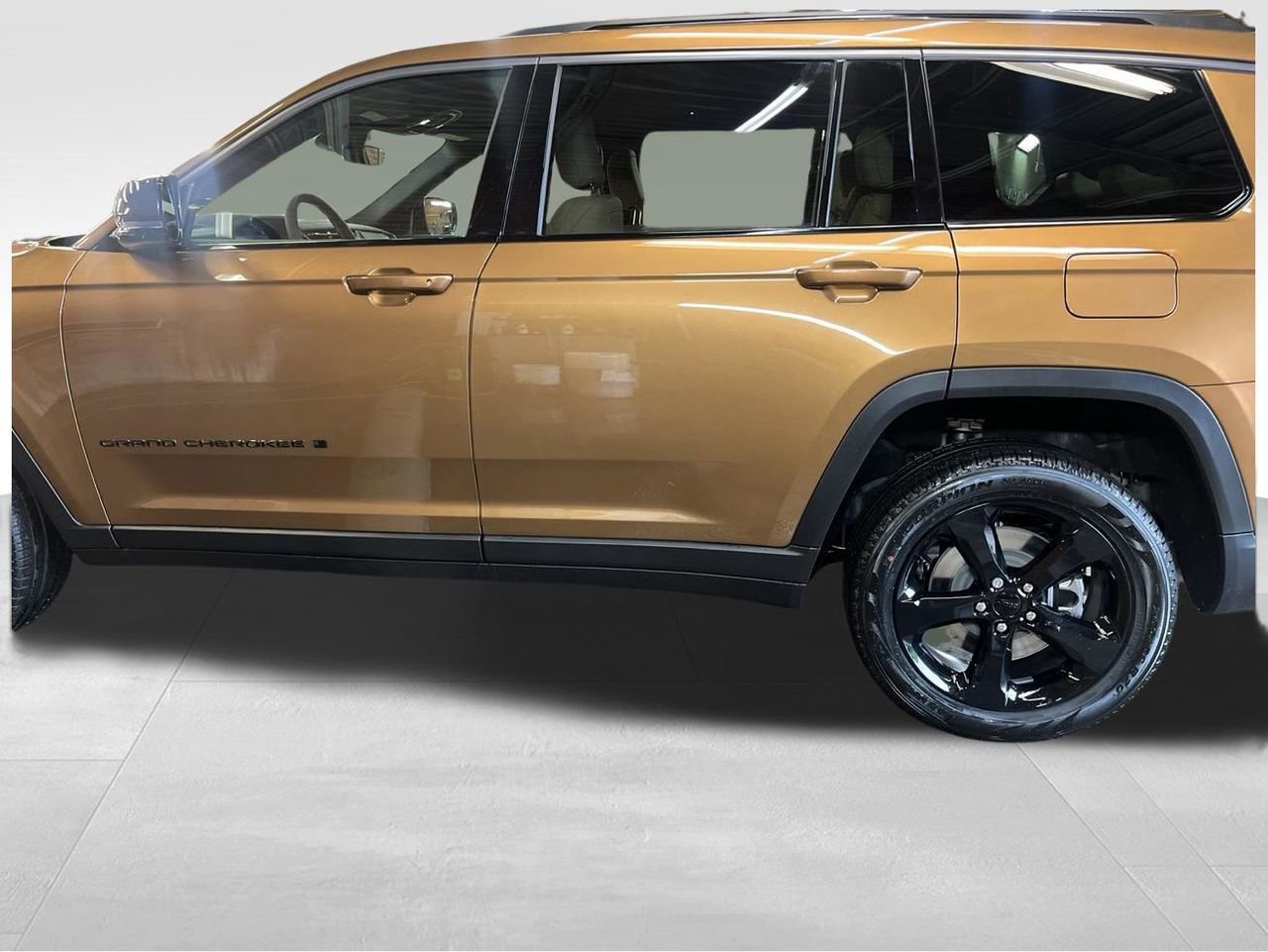 New 2026 Jeep Grand Cherokee L Limited w/ Limited Altitude Package AWD/4WD image 17