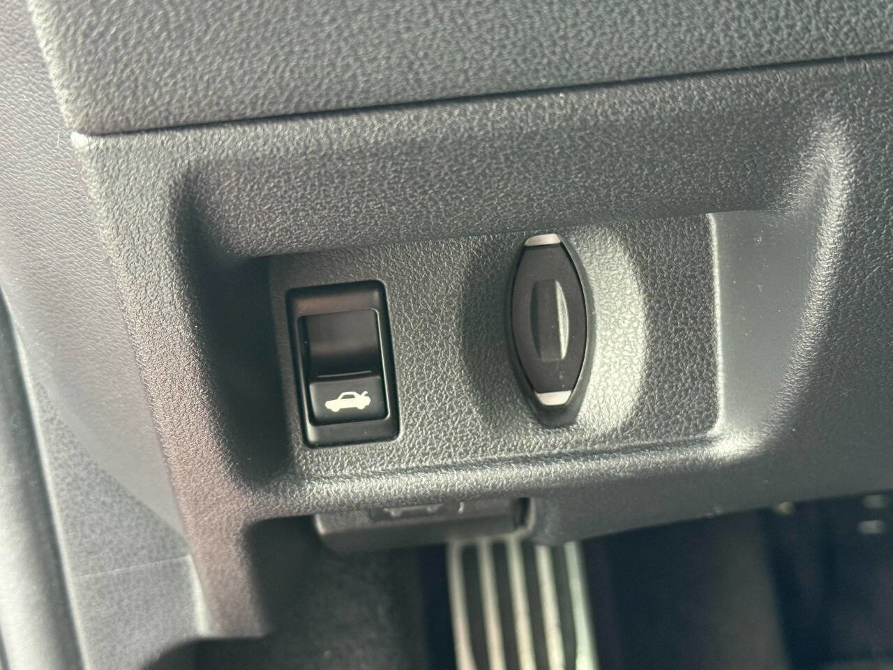 Used 2015 Nissan GT-R Black Edition image 39