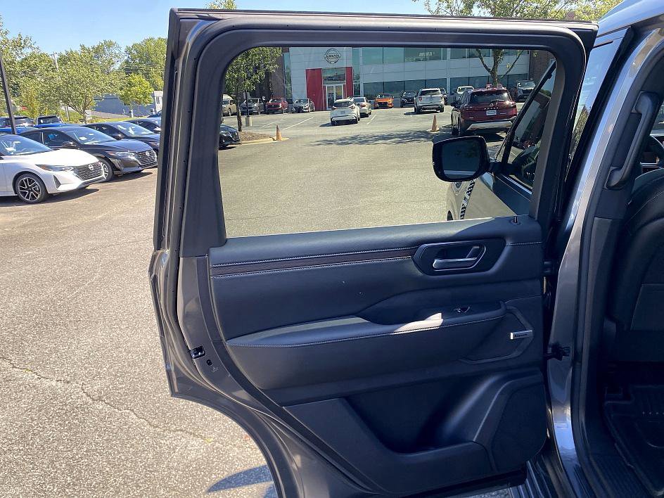 New 2026 Nissan Armada SL w/ Captain's Chari Seat Package image 19