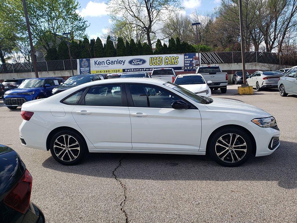 Used 2022 Volkswagen Jetta Sport image 4