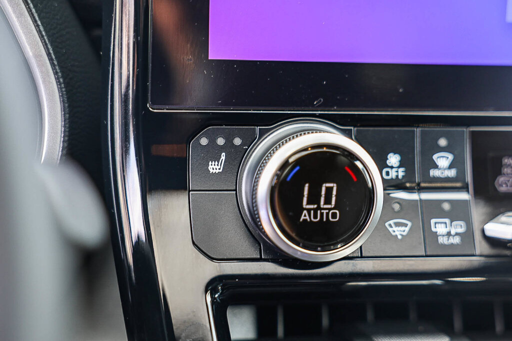 Certified 2024 Toyota Highlander XSE FWD image 17