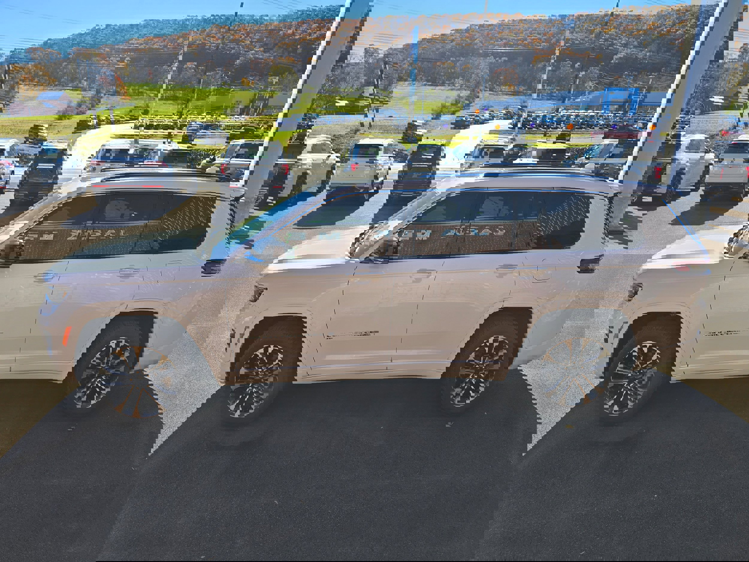 Used 2022 Jeep Grand Cherokee L Overland image 5