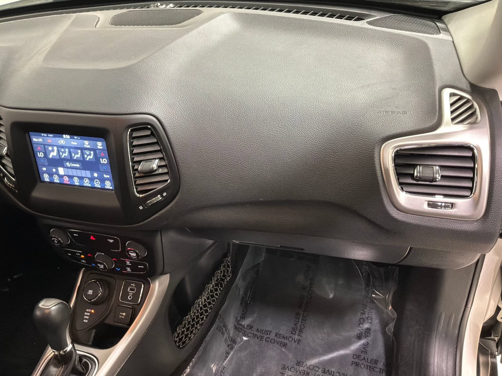 Used 2018 Jeep Compass Latitude w/ Popular Equipment Group AWD/4WD image 17