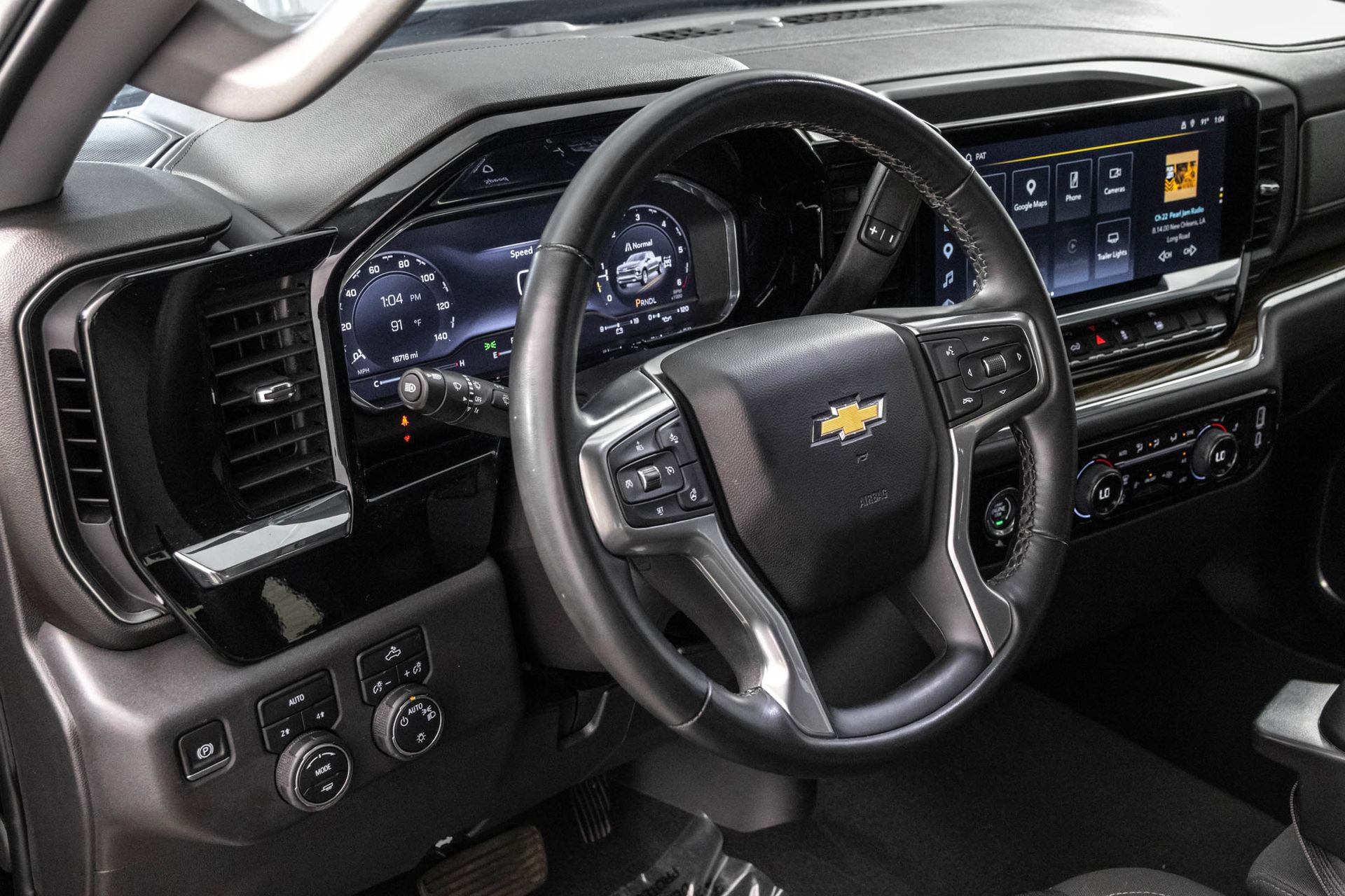 Used 2024 Chevrolet Silverado 1500 LT AWD/4WD image 34