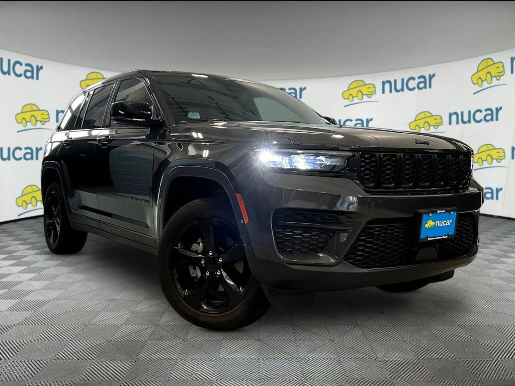Used 2023 Jeep Grand Cherokee Altitude image 1