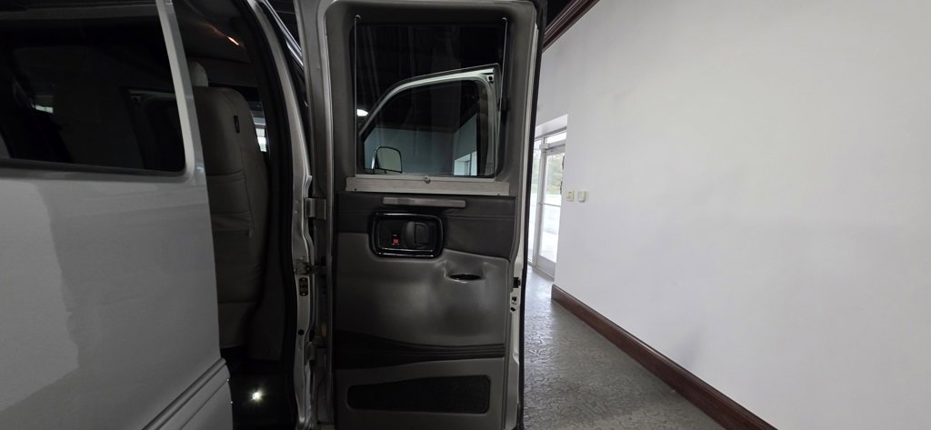 Used 2019 GMC Savana 2500 Extended w/ Enhanced Convenience Package image 25