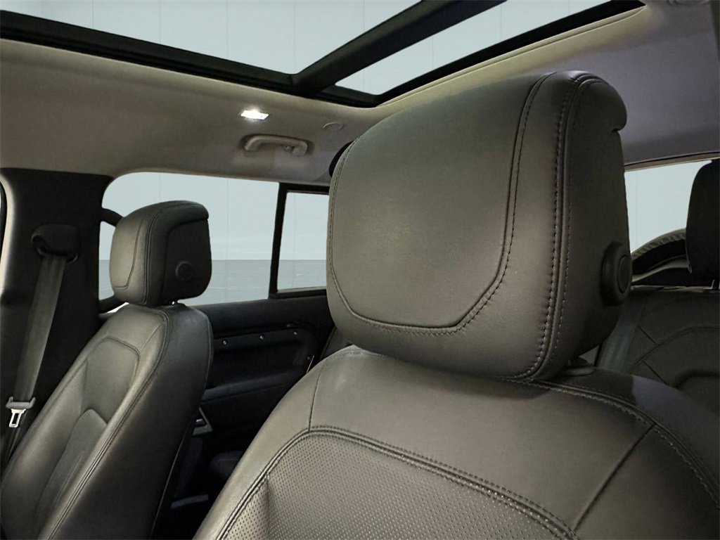 Used 2020 Land Rover Defender 110 First Edition image 36