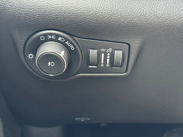 Used 2025 Jeep Compass Limited image 24
