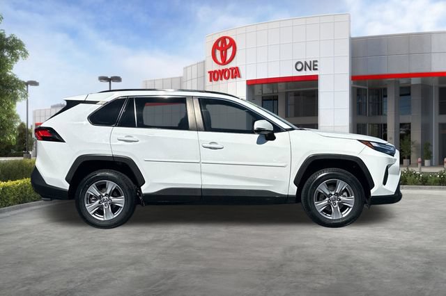 Used 2022 Toyota RAV4 XLE FWD image 3