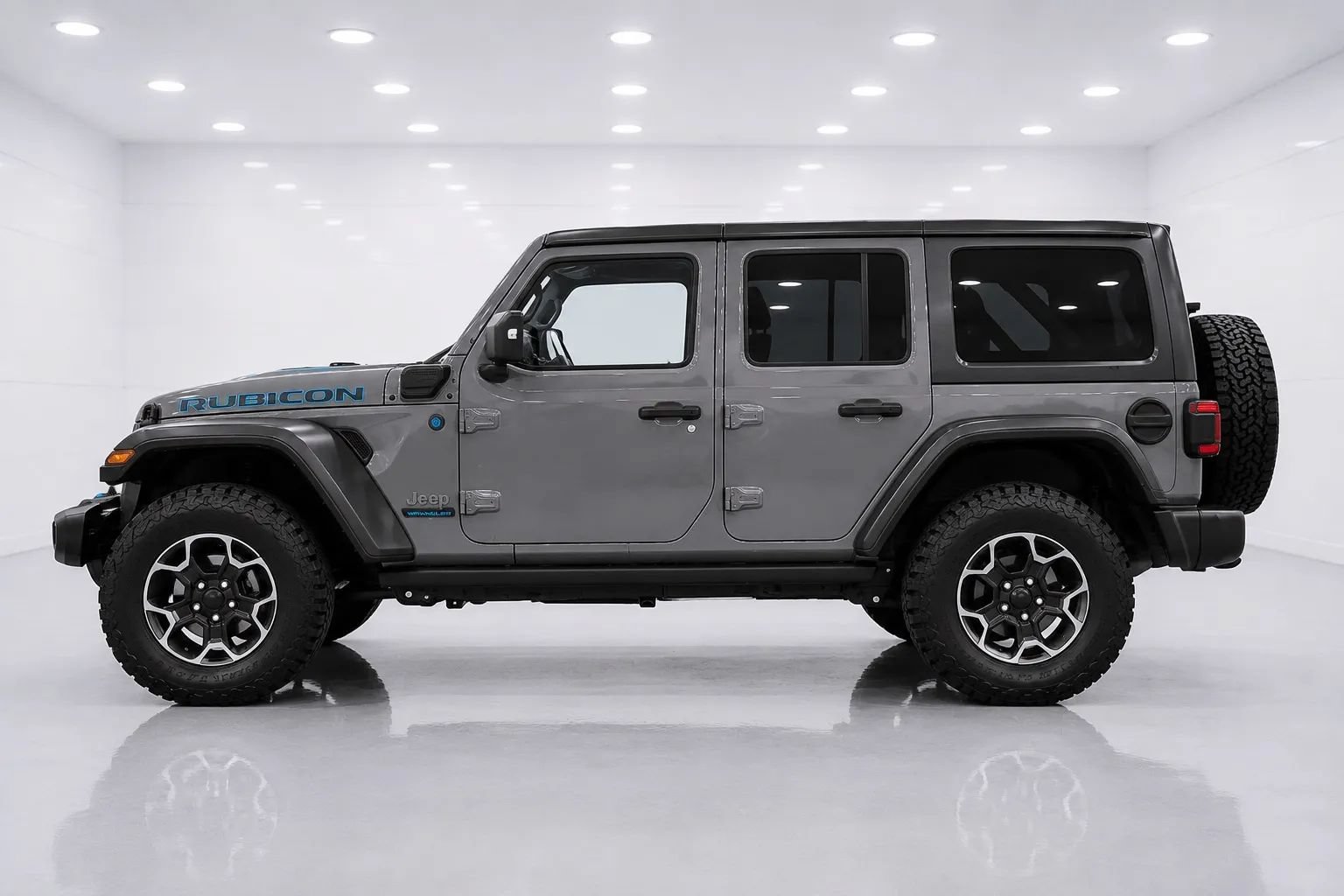 Used 2023 Jeep Wrangler Unlimited Rubicon 4xe w/ Cold Weather Group AWD/4WD image 2