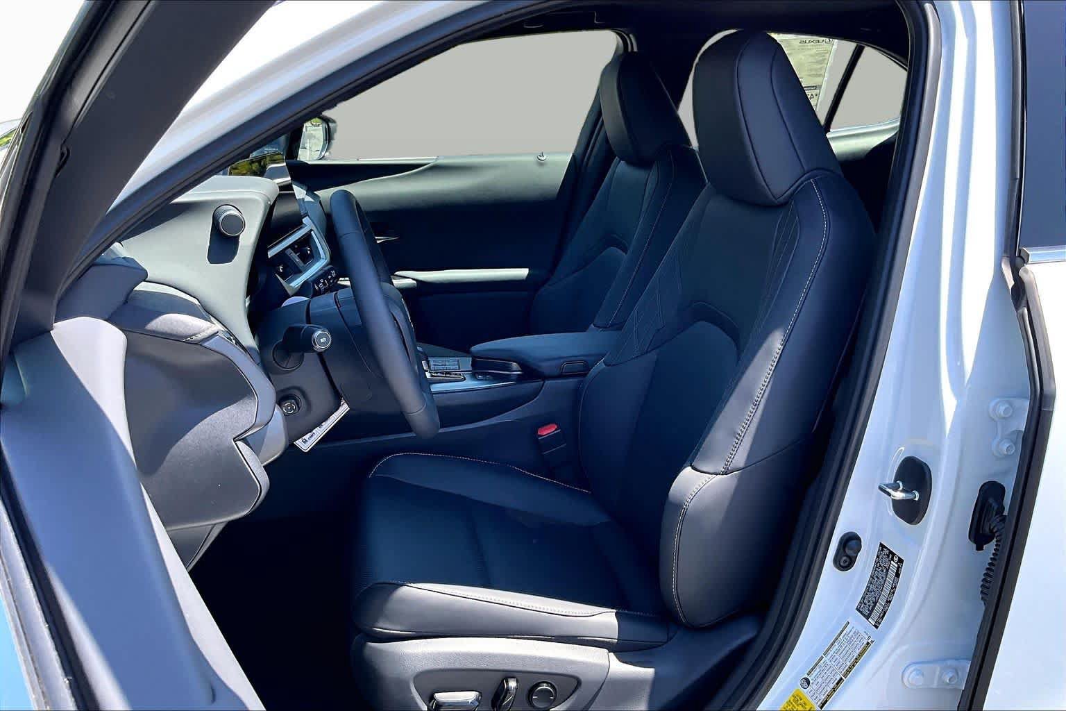New 2026 Lexus UX 300h AWD image 18