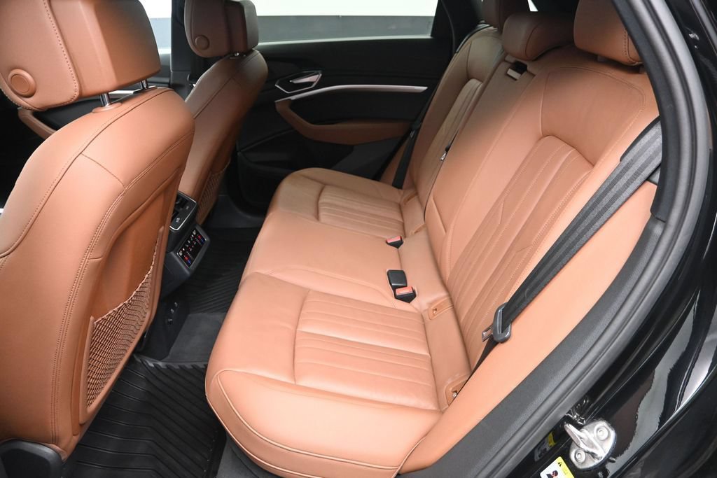 Used 2022 Audi e-tron Premium w/ Convenience Plus Package AWD/4WD image 26
