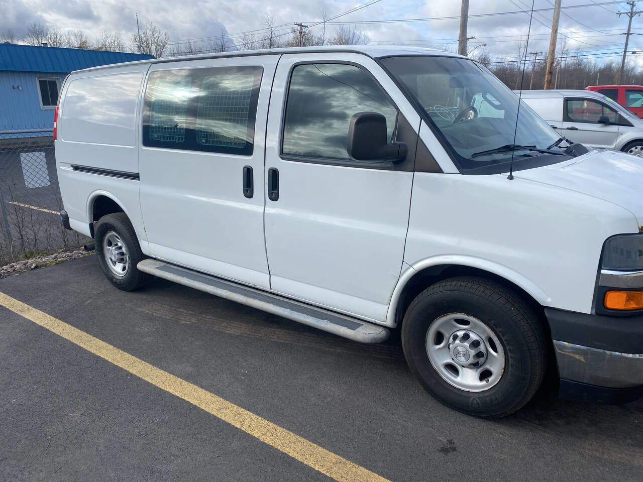 Used 2018 Chevrolet Express 2500 w/ Driver Convenience Package image 3