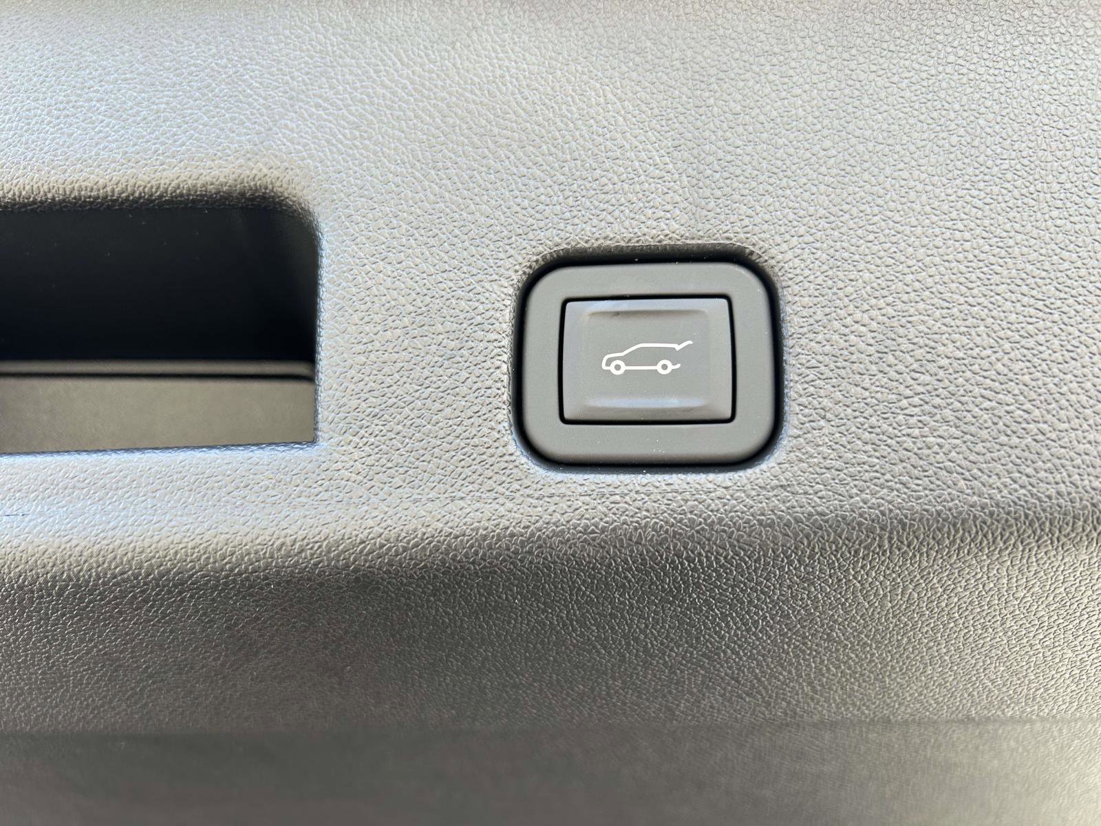 New 2026 Chevrolet Traverse Z71 w/ LPO, Floor Liner Package image 19