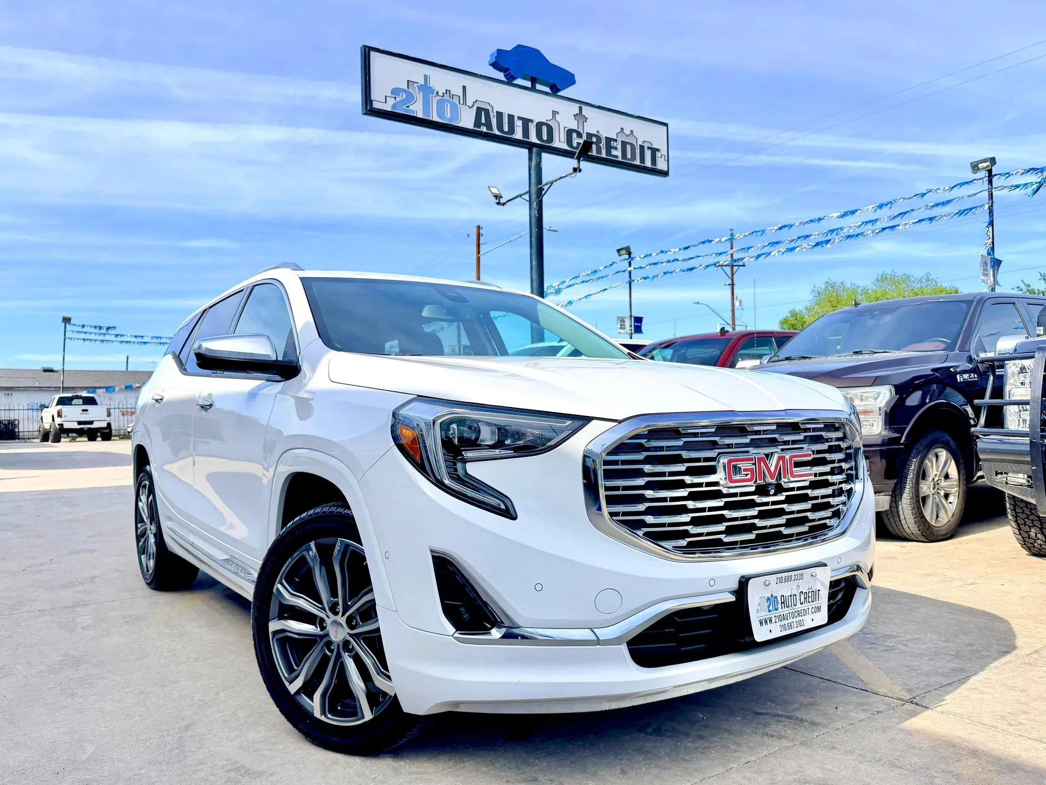 Used 2019 GMC Terrain Denali w/ Advanced Safety Package AWD/4WD image 1