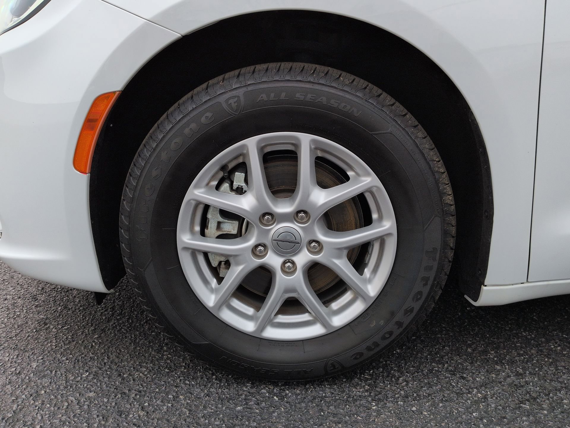Used 2023 Chrysler Pacifica Touring-L image 32