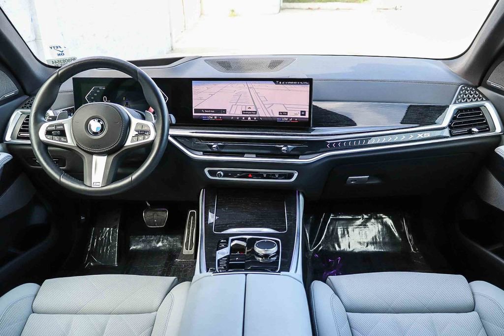 Used 2026 BMW X5 sDrive40i w/ M Sport Package image 13