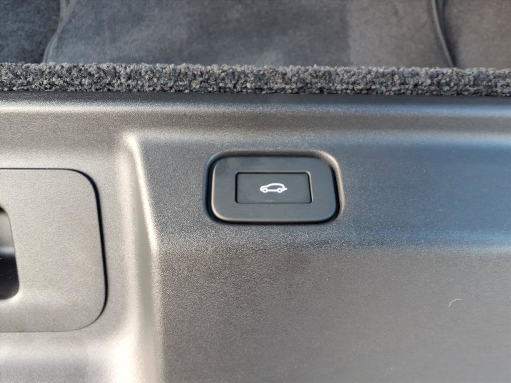 Used 2025 Land Rover Range Rover Long Wheelbase SE image 13