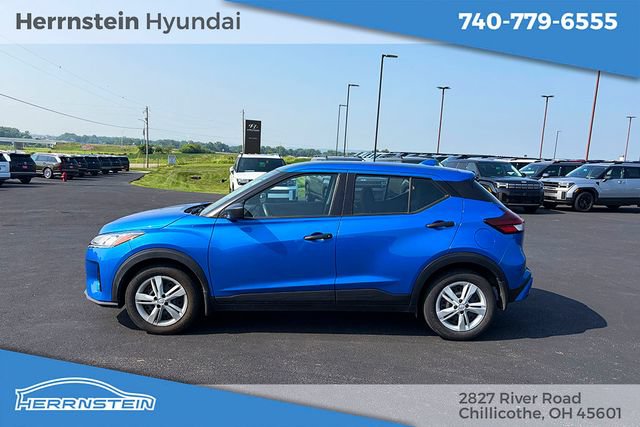 Used 2023 Nissan Kicks S FWD image 3
