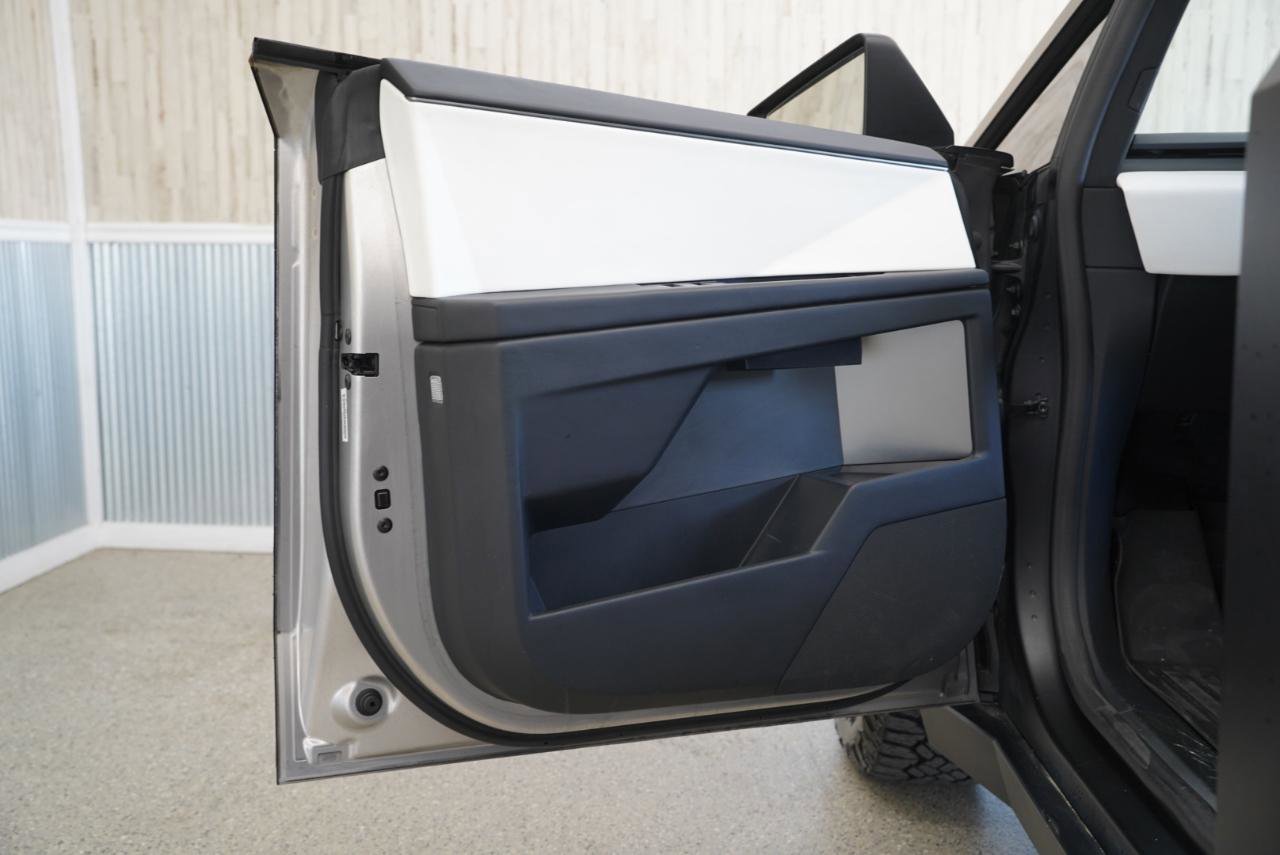 Used 2024 Tesla Cybertruck AWD Crew Cab image 25