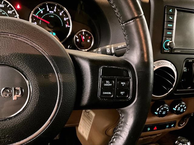 Used 2016 Jeep Wrangler Unlimited Rubicon w/ Connectivity Group AWD/4WD image 18
