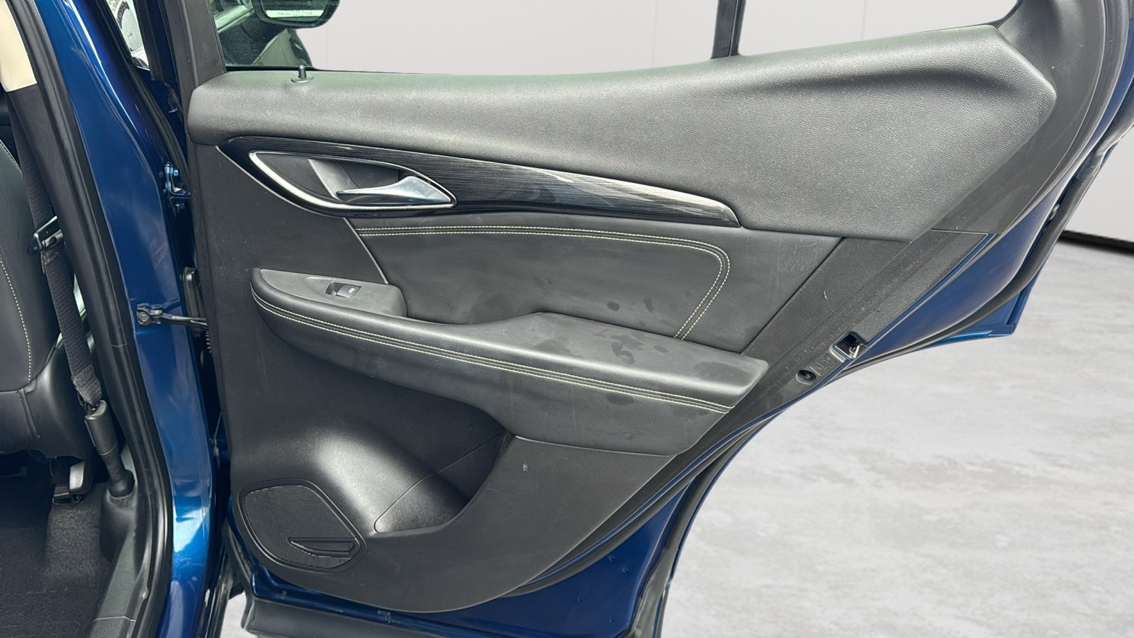 Used 2023 Buick Envision Essence FWD image 20