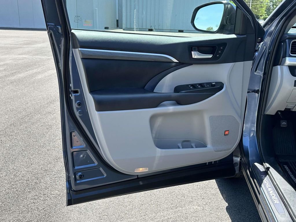 Used 2019 Toyota Highlander Limited AWD/4WD image 5