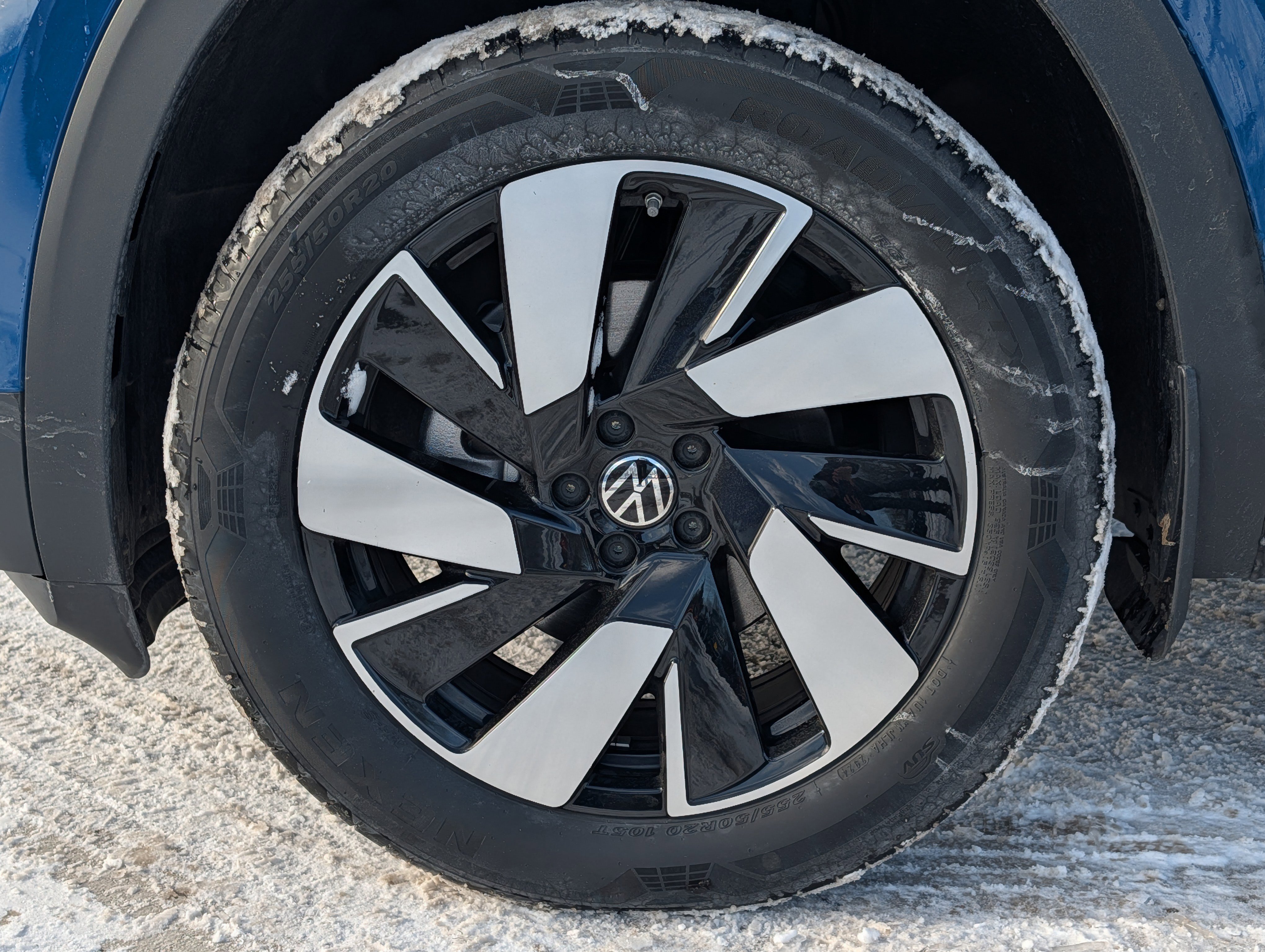 Certified 2025 Volkswagen Atlas Cross Sport SE image 15